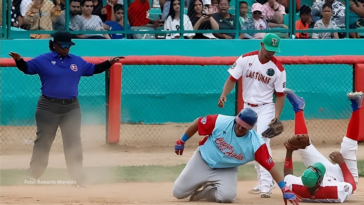 Frederich Cepeda con Ciego de Avila anotando en carrera ante Las Tunas. Liga Elite Beisbol Cubano