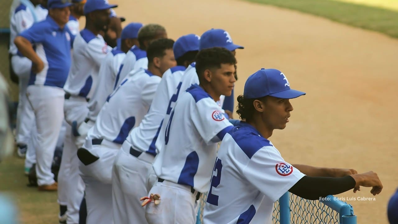 Jugadores de Industriales en el dugout