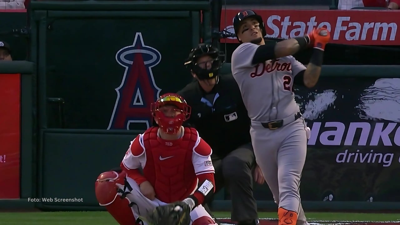 Javier Báez bateando con Detroit Tigers