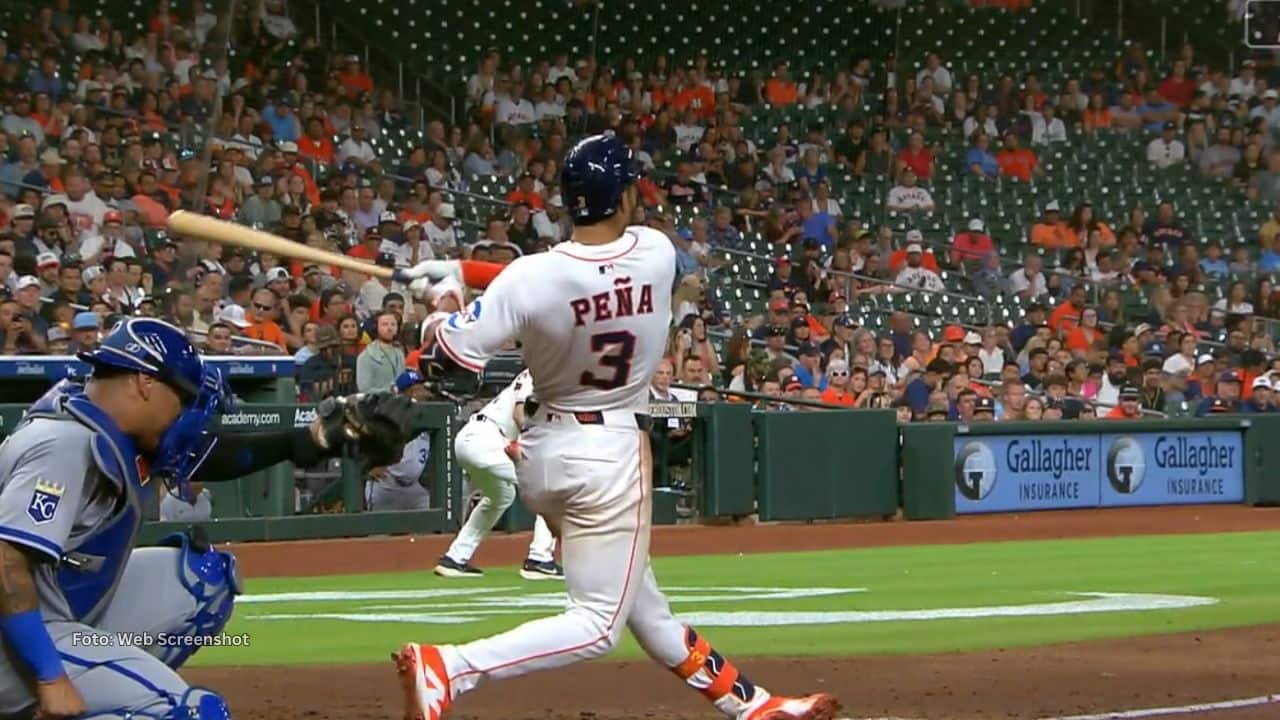 Jeremy Peña registra un promedio de bateo de .315, con 56 hits en 178 turnos, seis jonrones y 23 carreras impulsadas.