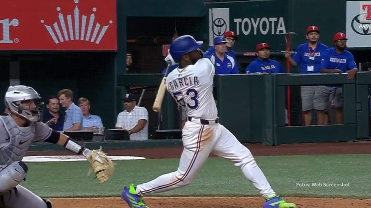 Adolis García conectó su primer cuadrangular ante Colorado Rockies desde 2023.