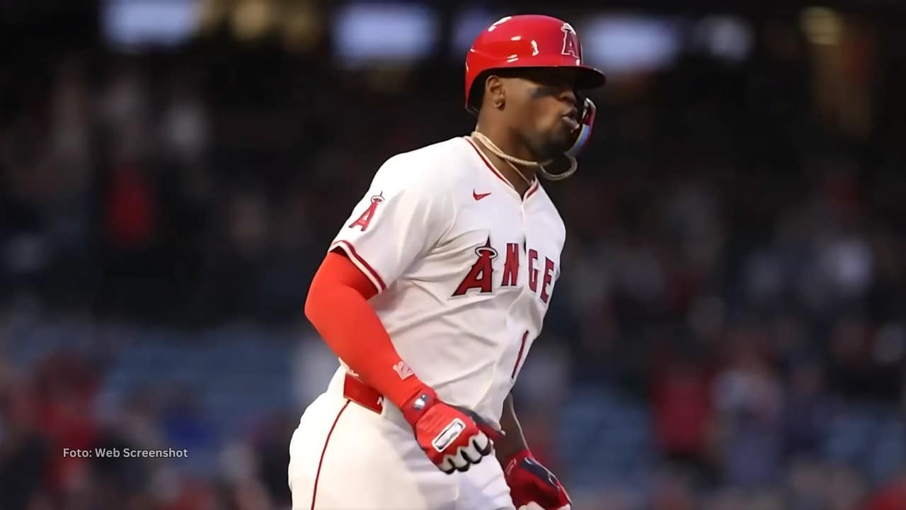 Jorge Soler recorriendo las bases tras cuadrangular con Los Angeles Angels