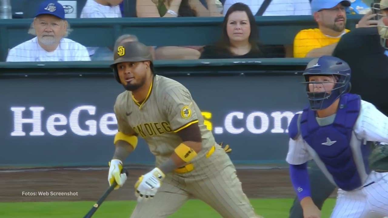 Luis Arráez recorriendo las bases con San Diego Padres