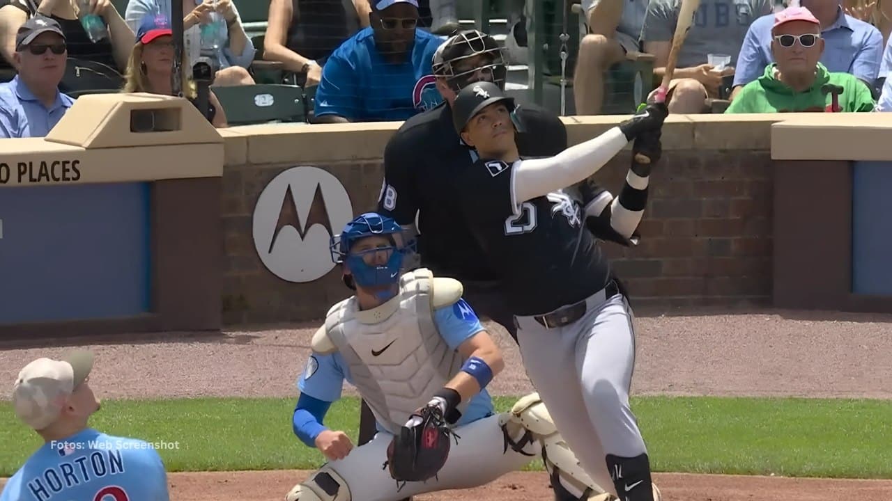 Miguel Vargas bateando con Chicago White Sox