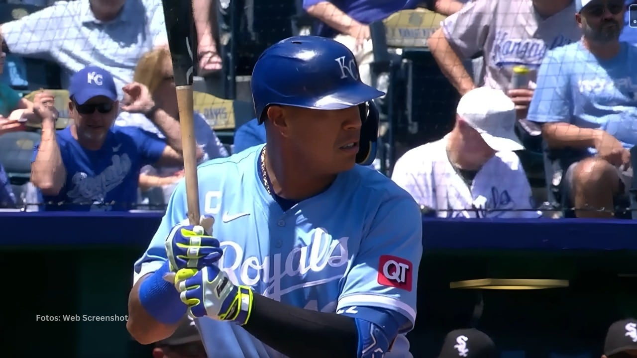 Salvador Pérez tomando un turno con Kansas City Royals