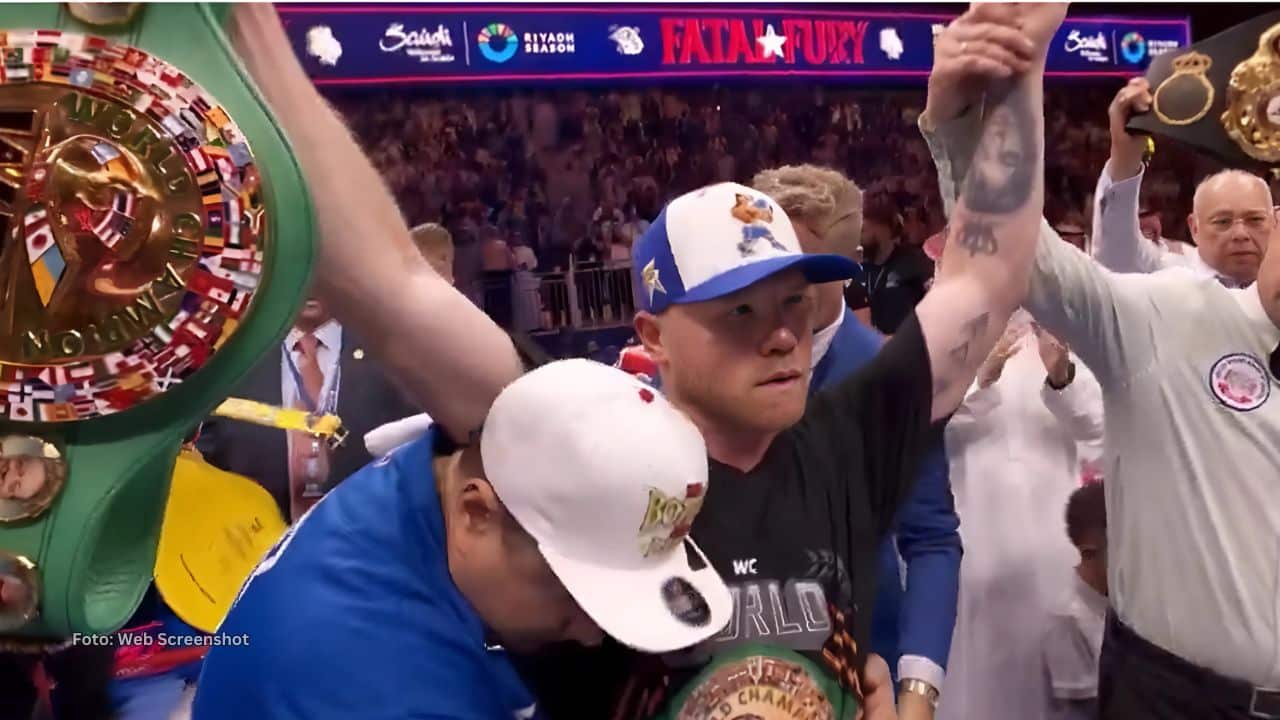 Saúl Canelo Álvarez se mostró contrariado y molesto con William Scull, debido a la actitud elusiva de este.