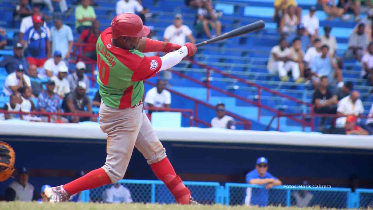 Yuniesky Larduert y Leonel Moas estuvieron entre los bateadores más destacados a la ofensiva por Las Tunas.
