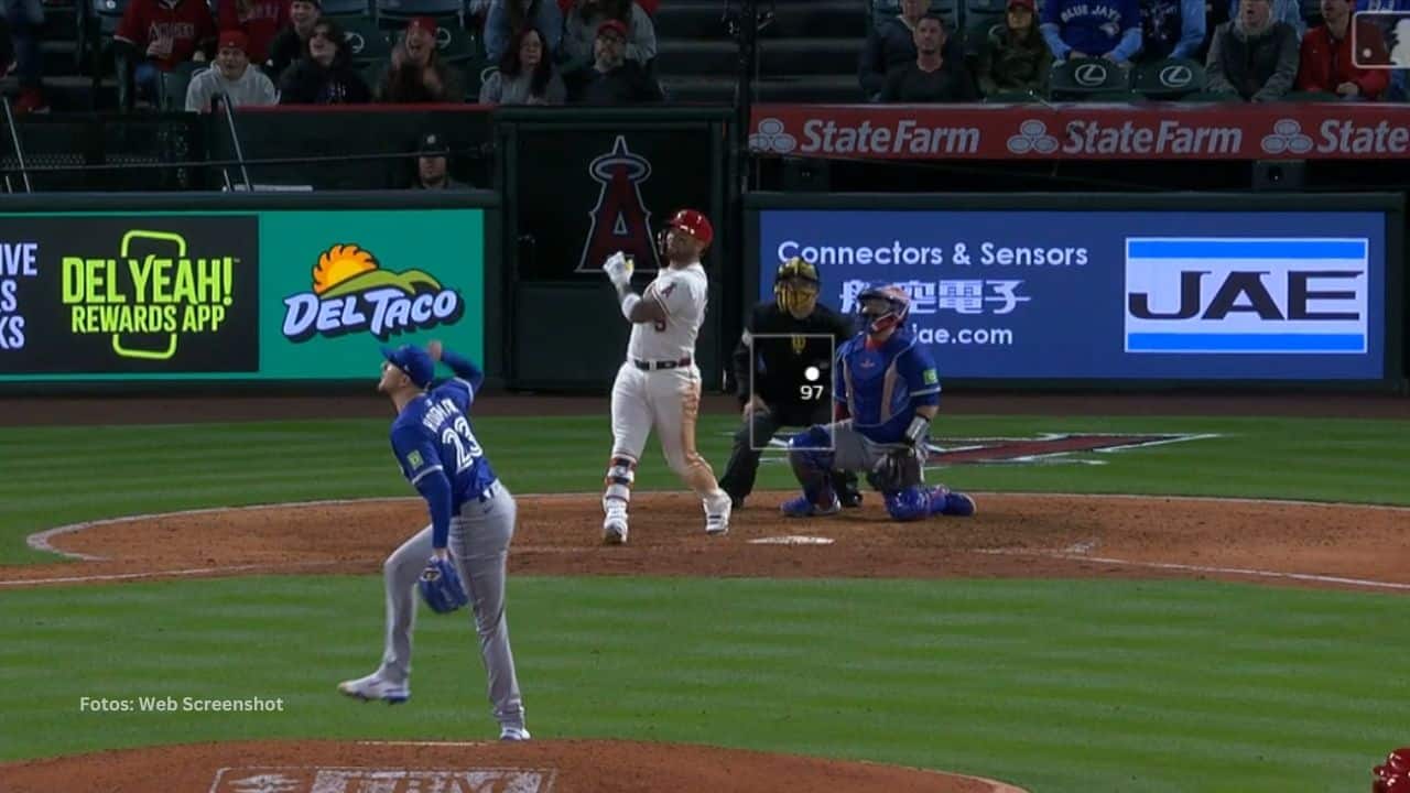 Yoan Moncada pegó su primer jonrón del 2025.