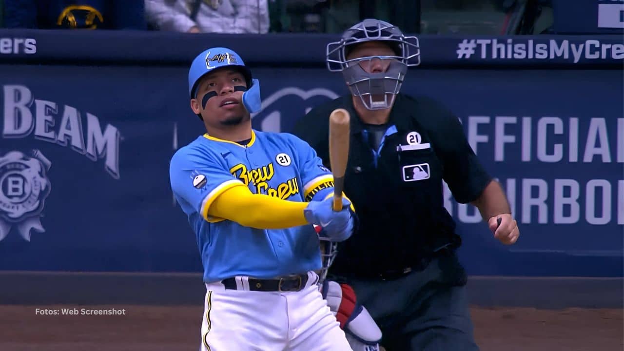William Contreras bateando con Milwaukee